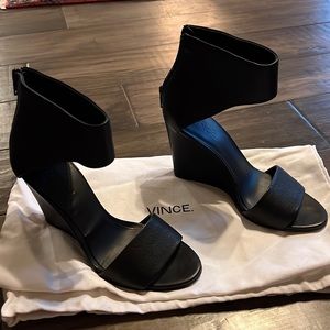 Vince Kelan Sandal (fits like a 6)